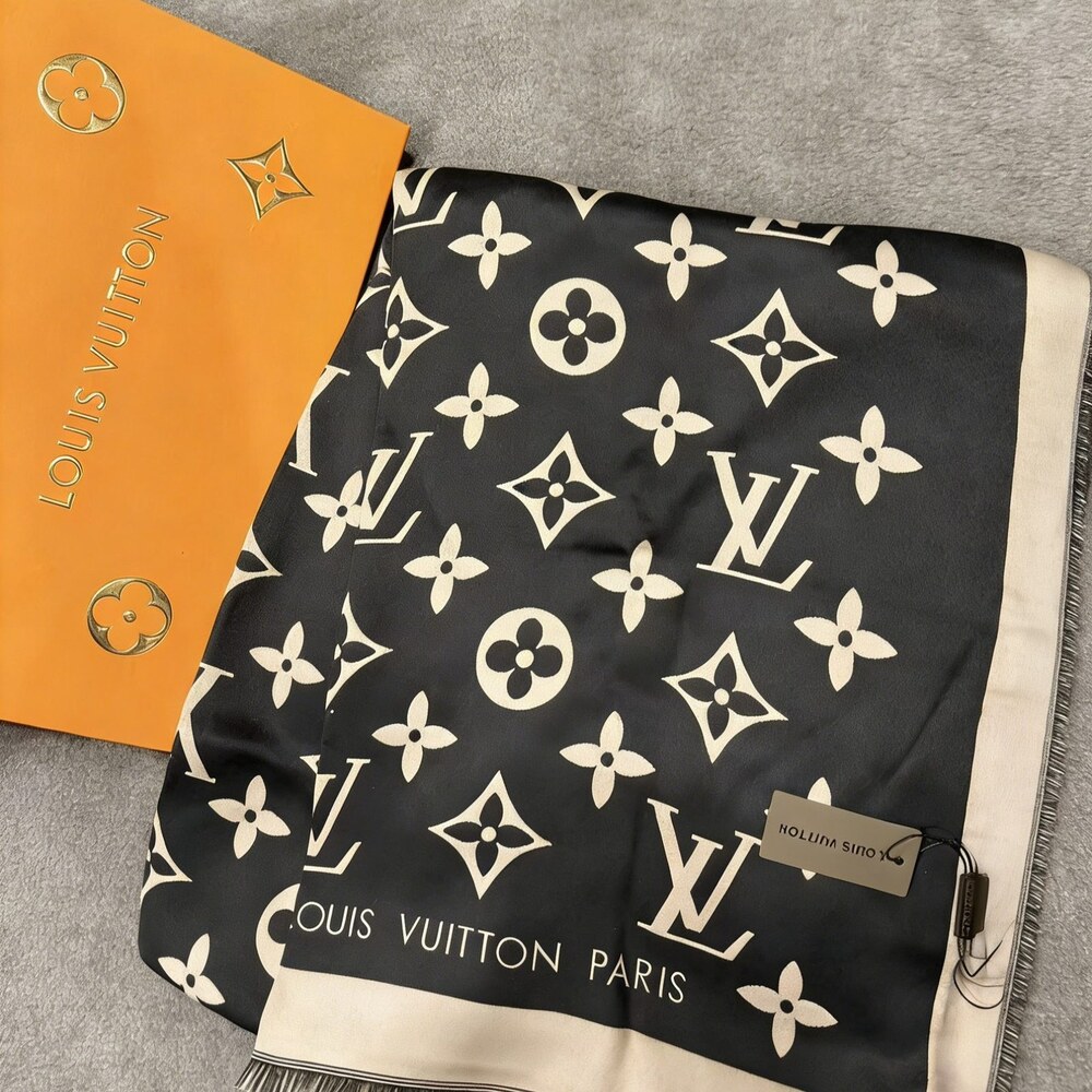 Louis Vuitton Black Ivory Monogram Signature Wrap - Picture 4 of 4